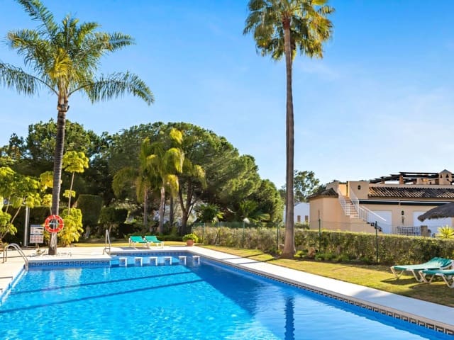 3 bedroom Apartment for sale in Nueva Andalucia, Marbella with pool garage - € 699,000 (Ref: 9665788)