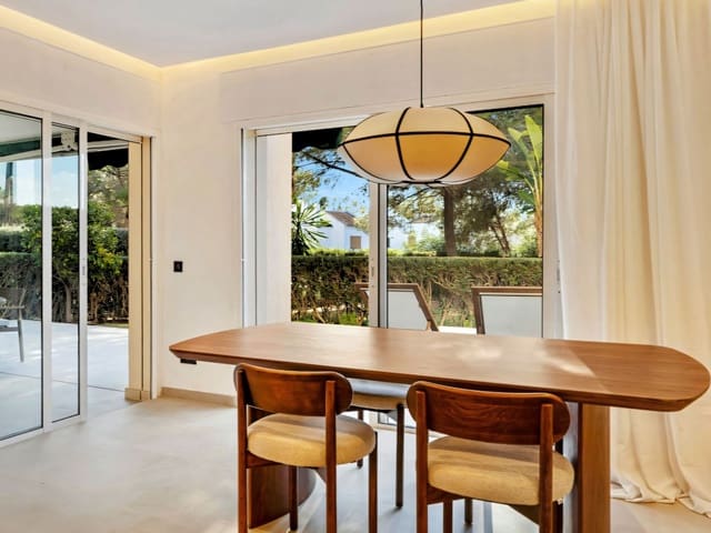 3 bedroom Apartment for sale in Nueva Andalucia, Marbella with pool garage - € 699,000 (Ref: 9665788)