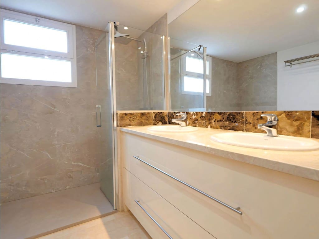 2 slaapkamer Appartement te koop in Calahonda met zwembad garage - € 369.920 (Ref: 9665789)