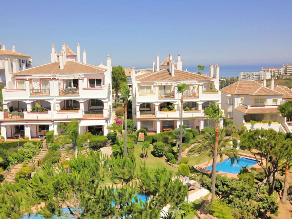 2 bedroom Penthouse for sale in Mijas Costa with pool garage - € 469,000 (Ref: 9665791)