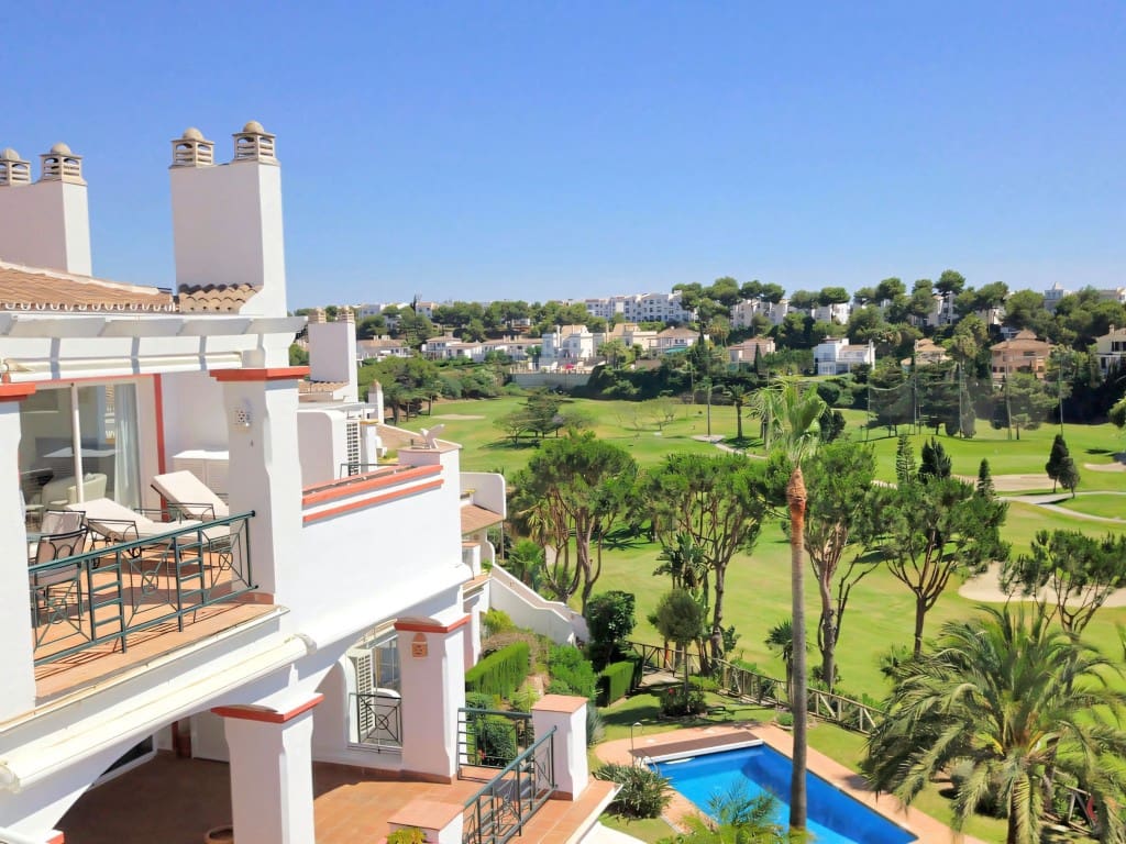 2 bedroom Penthouse for sale in Mijas Costa with pool garage - € 469,000 (Ref: 9665791)