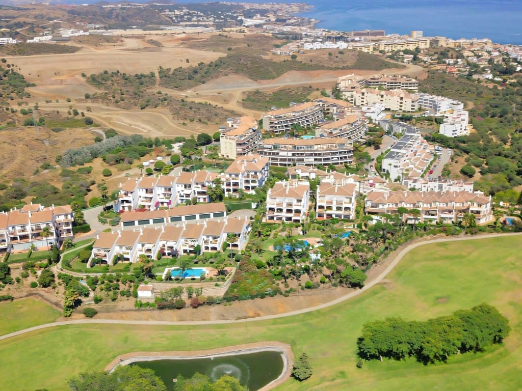 2 bedroom Penthouse for sale in Mijas Costa with pool garage - € 469,000 (Ref: 9665791)
