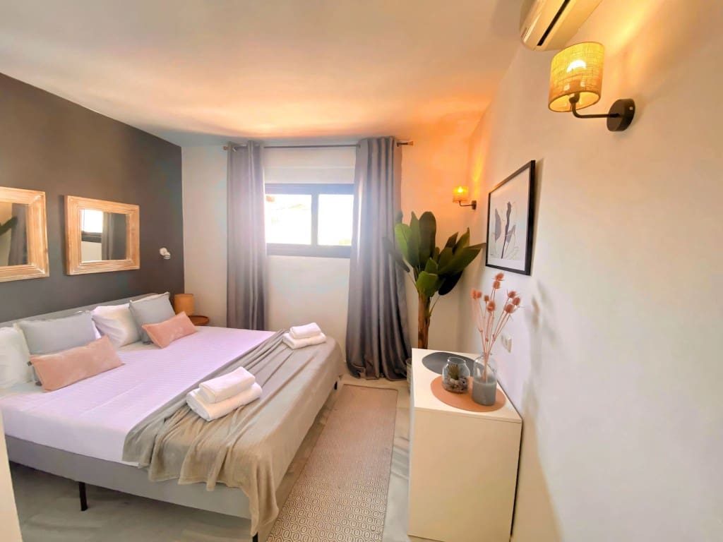 6 slaapkamer Villa te koop in Nueva Andalucia met zwembad garage - € 1.449.500 (Ref: 9665792)