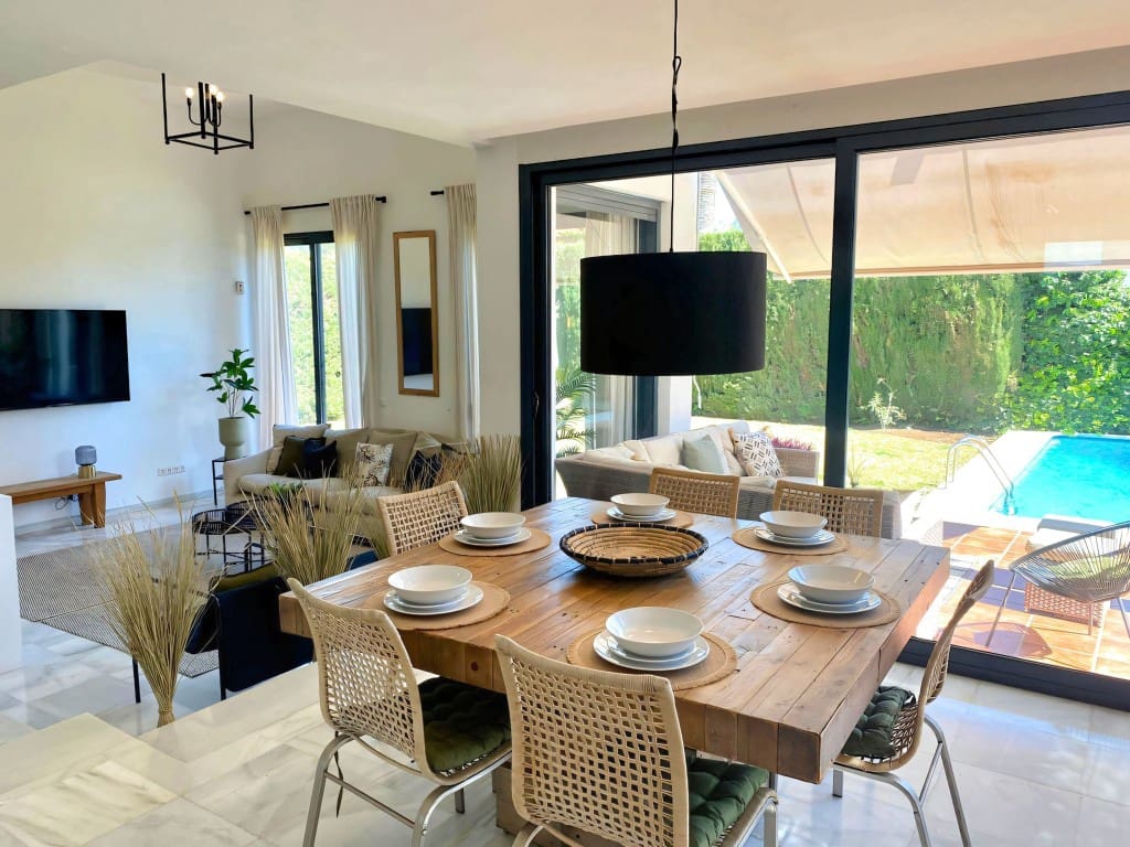 6 slaapkamer Villa te koop in Nueva Andalucia met zwembad garage - € 1.449.500 (Ref: 9665792)