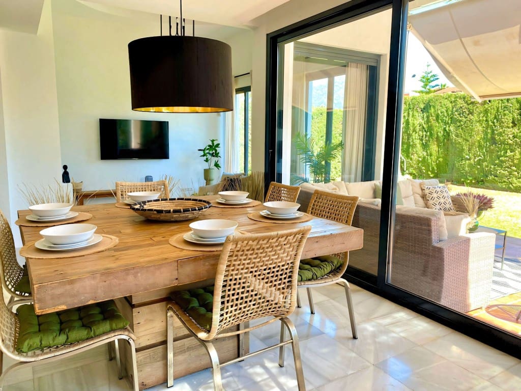 6 slaapkamer Villa te koop in Nueva Andalucia met zwembad garage - € 1.449.500 (Ref: 9665792)