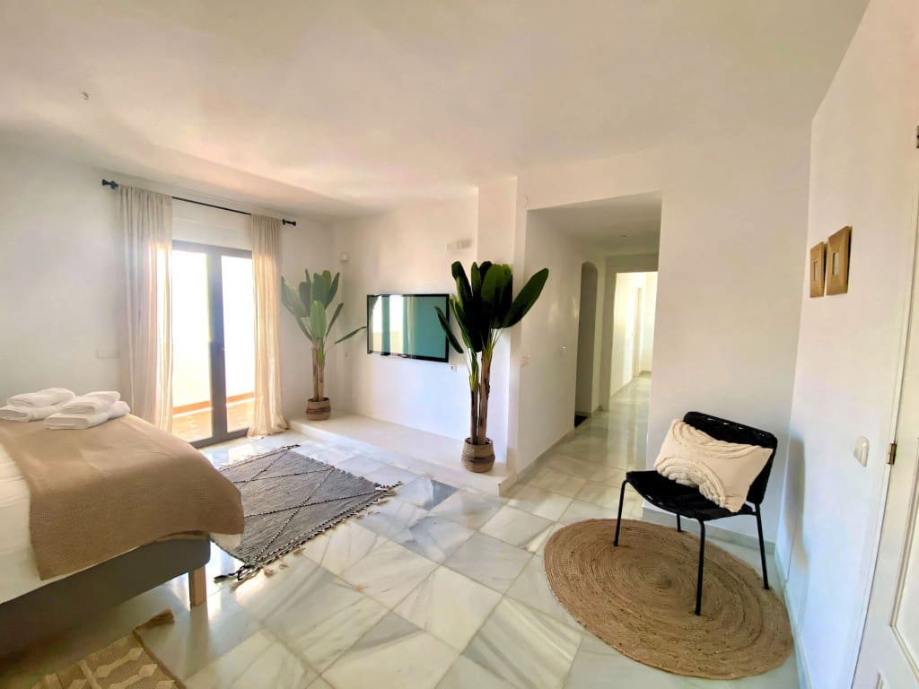 6 slaapkamer Villa te koop in Nueva Andalucia met zwembad garage - € 1.449.500 (Ref: 9665792)