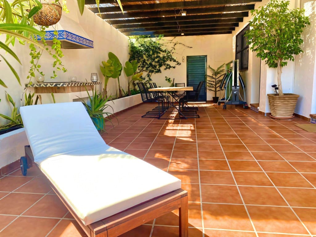 6 slaapkamer Villa te koop in Nueva Andalucia met zwembad garage - € 1.449.500 (Ref: 9665792)