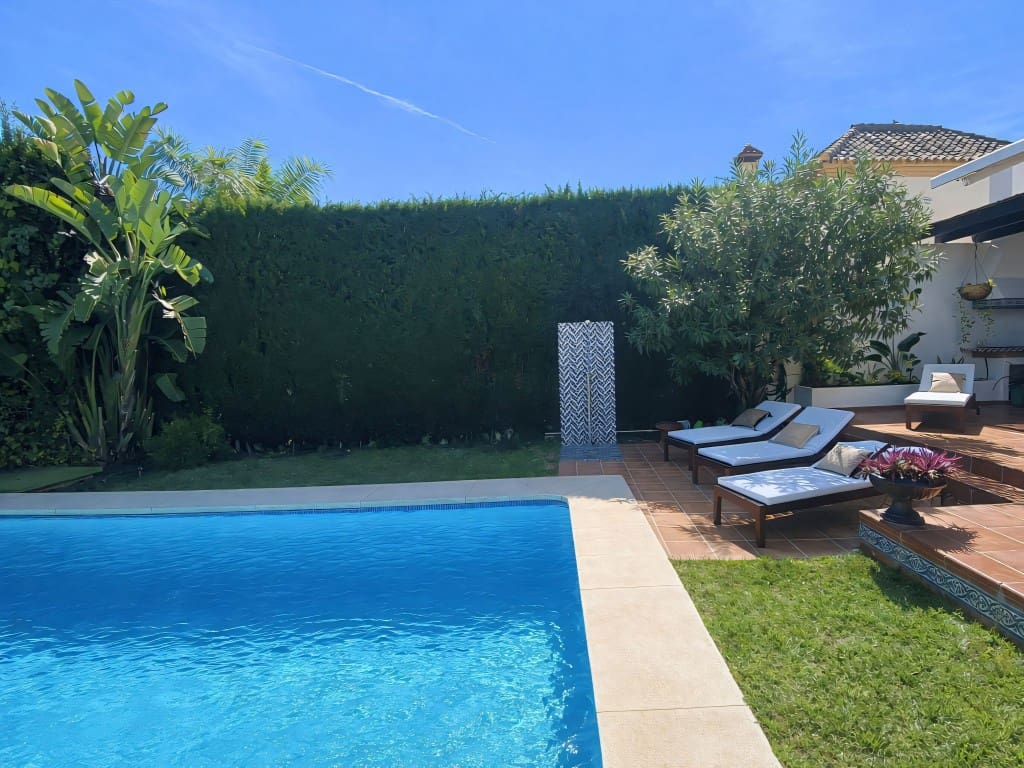 6 slaapkamer Villa te koop in Nueva Andalucia met zwembad garage - € 1.449.500 (Ref: 9665792)