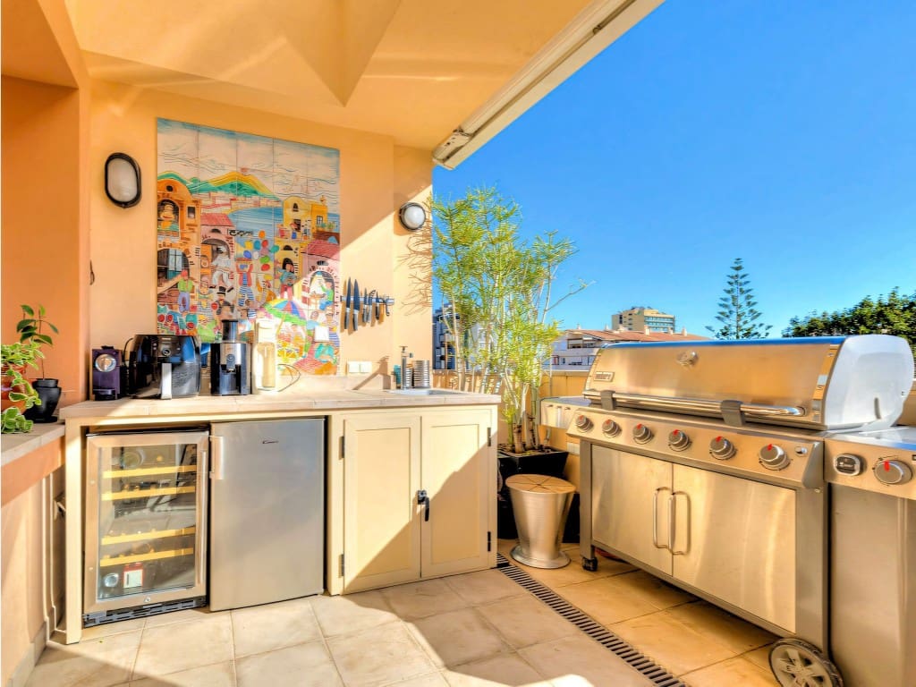 4 bedroom Penthouse for sale in Fuengirola with pool - € 995,000 (Ref: 9665793)