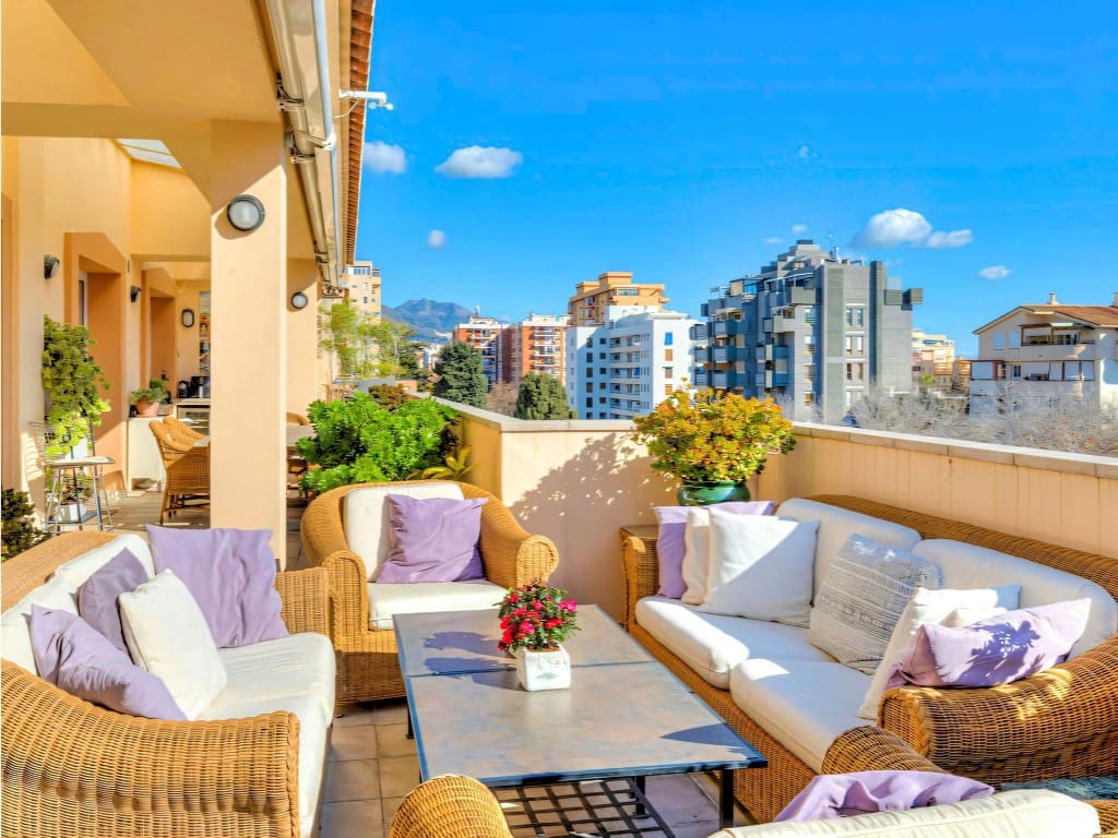 4 bedroom Penthouse for sale in Fuengirola with pool - € 995,000 (Ref: 9665793)