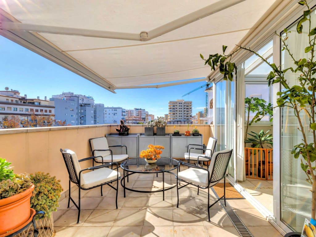 4 bedroom Penthouse for sale in Fuengirola with pool - € 995,000 (Ref: 9665793)