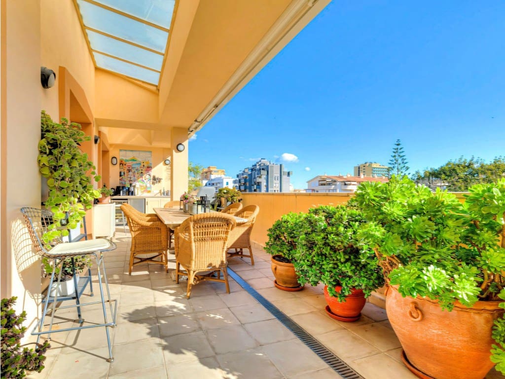 4 bedroom Penthouse for sale in Fuengirola with pool - € 995,000 (Ref: 9665793)