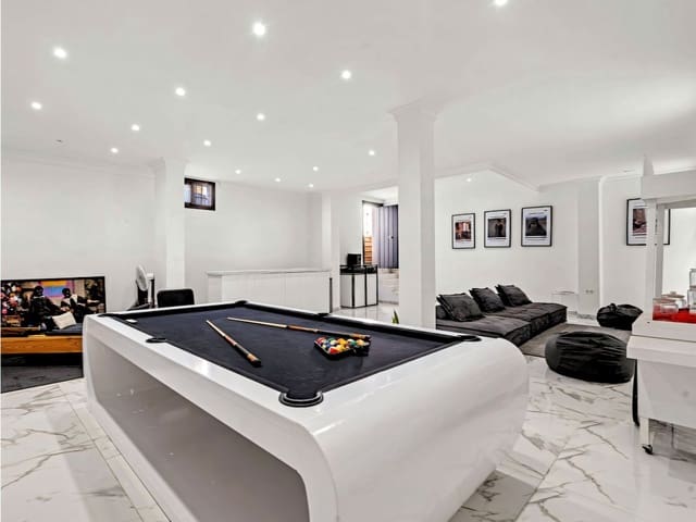 5 slaapkamer Villa te koop in New Golden Mile, Estepona met zwembad garage - € 995.000 (Ref: 9665794)