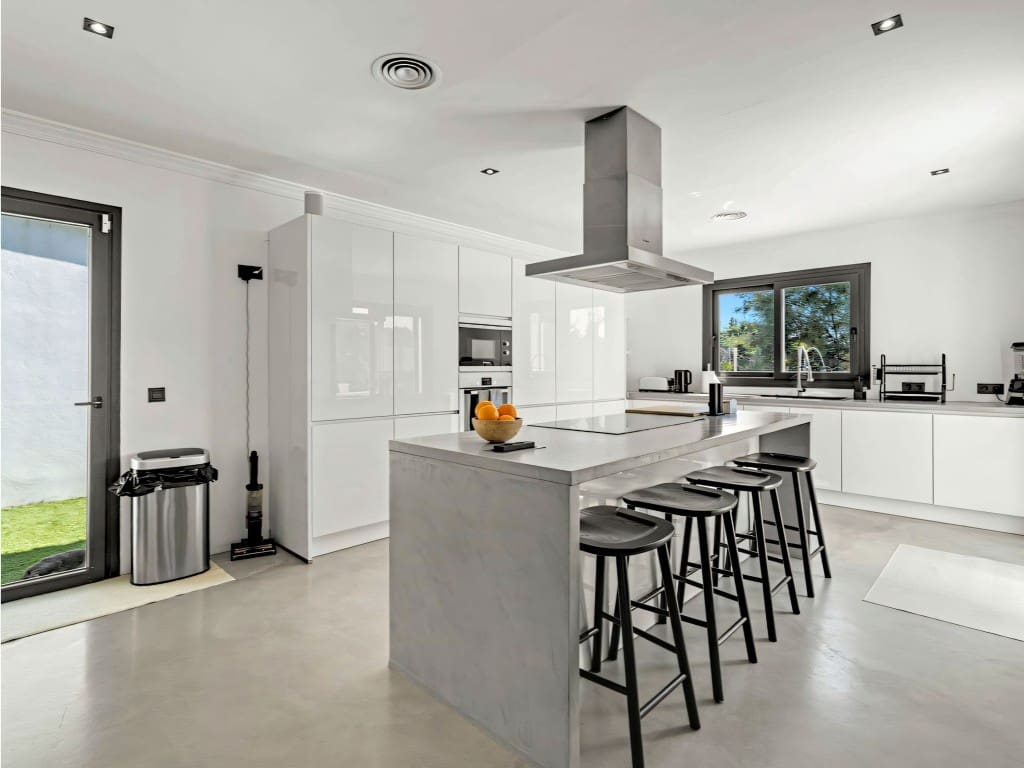 5 makuuhuone Huvila myytävänä paikassa New Golden Mile mukana uima-altaan 
autotalli - 995 000 € (Ref: 9665794)