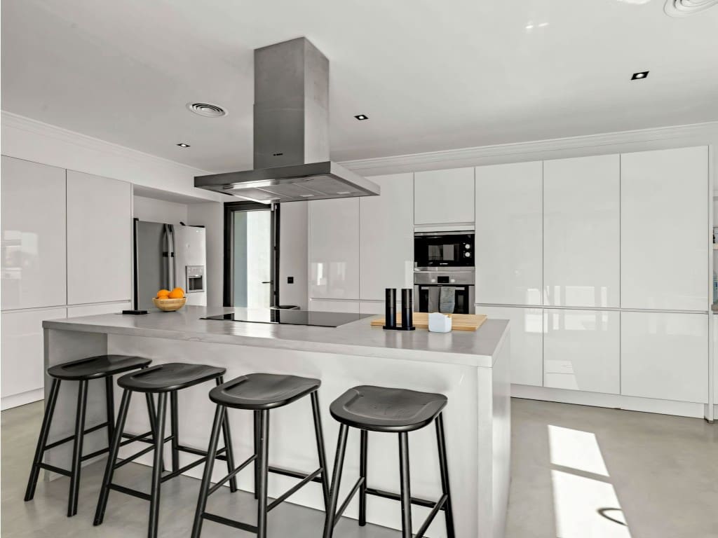 5 makuuhuone Huvila myytävänä paikassa New Golden Mile mukana uima-altaan 
autotalli - 995 000 € (Ref: 9665794)