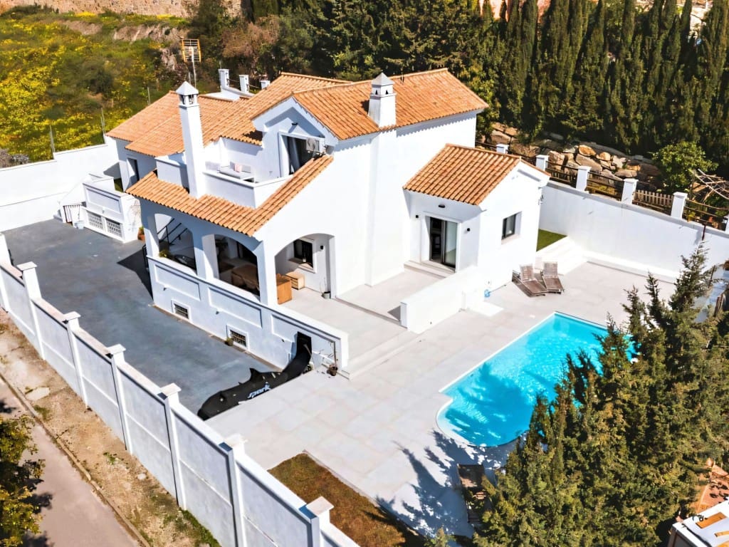 5 makuuhuone Huvila myytävänä paikassa New Golden Mile mukana uima-altaan 
autotalli - 995 000 € (Ref: 9665794)