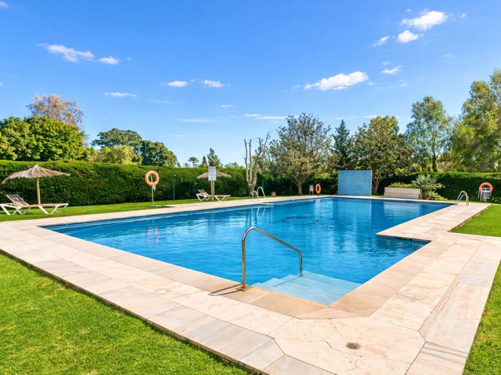 Apartamento de 2 habitaciones en San Pedro de Alcantara en venta con piscina garaje - 530.000 € (Ref: 9669880)