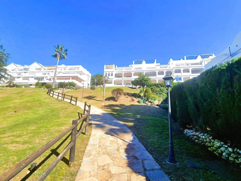 2 soveværelse Lejlighed til salg i La Quinta med swimmingpool garage - € 625.000 (Ref: 9673761)