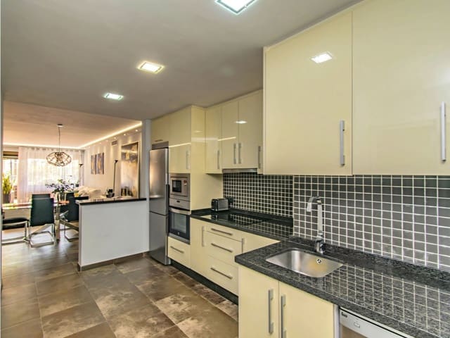 2 makuuhuone Huoneisto myytävänä paikassa Estepona mukana uima-altaan 
autotalli - 480 000 € (Ref: 9673762)