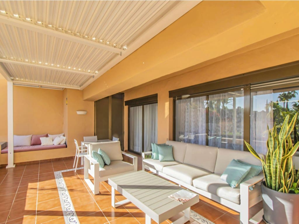 2 makuuhuone Huoneisto myytävänä paikassa Estepona mukana uima-altaan 
autotalli - 480 000 € (Ref: 9673762)