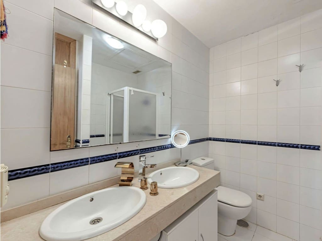 3 makuuhuone Omakotitalo myytävänä paikassa La Mairena mukana 
autotalli - 980 000 € (Ref: 9676707)