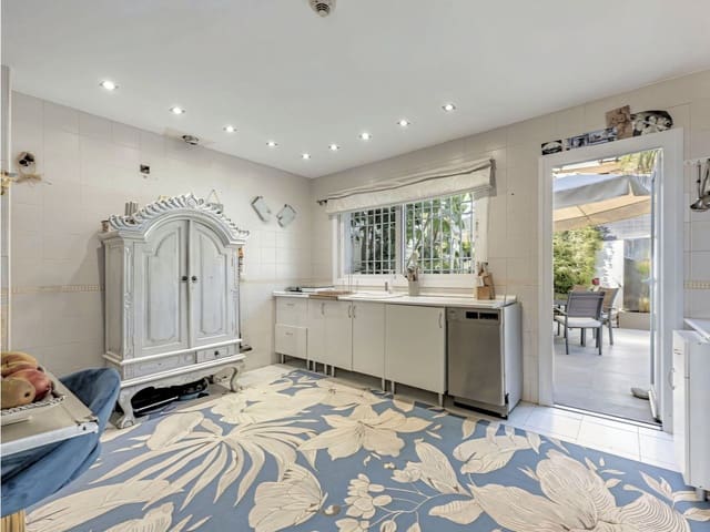 3 makuuhuone Omakotitalo myytävänä paikassa La Mairena, Ojen mukana 
autotalli - 980 000 € (Ref: 9676707)