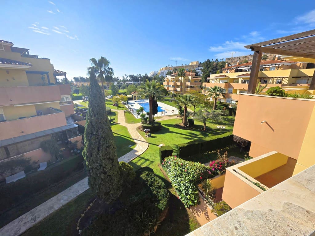 2 bedroom Apartment for sale in La Cala de Mijas with pool garage - € 399,000 (Ref: 9676708)