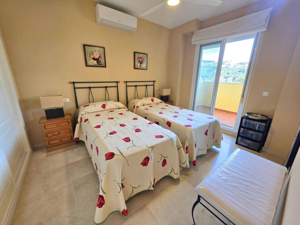 2 bedroom Apartment for sale in La Cala de Mijas with pool garage - € 399,000 (Ref: 9676708)