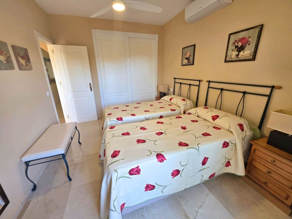 2 bedroom Apartment for sale in La Cala de Mijas with pool garage - € 399,000 (Ref: 9676708)