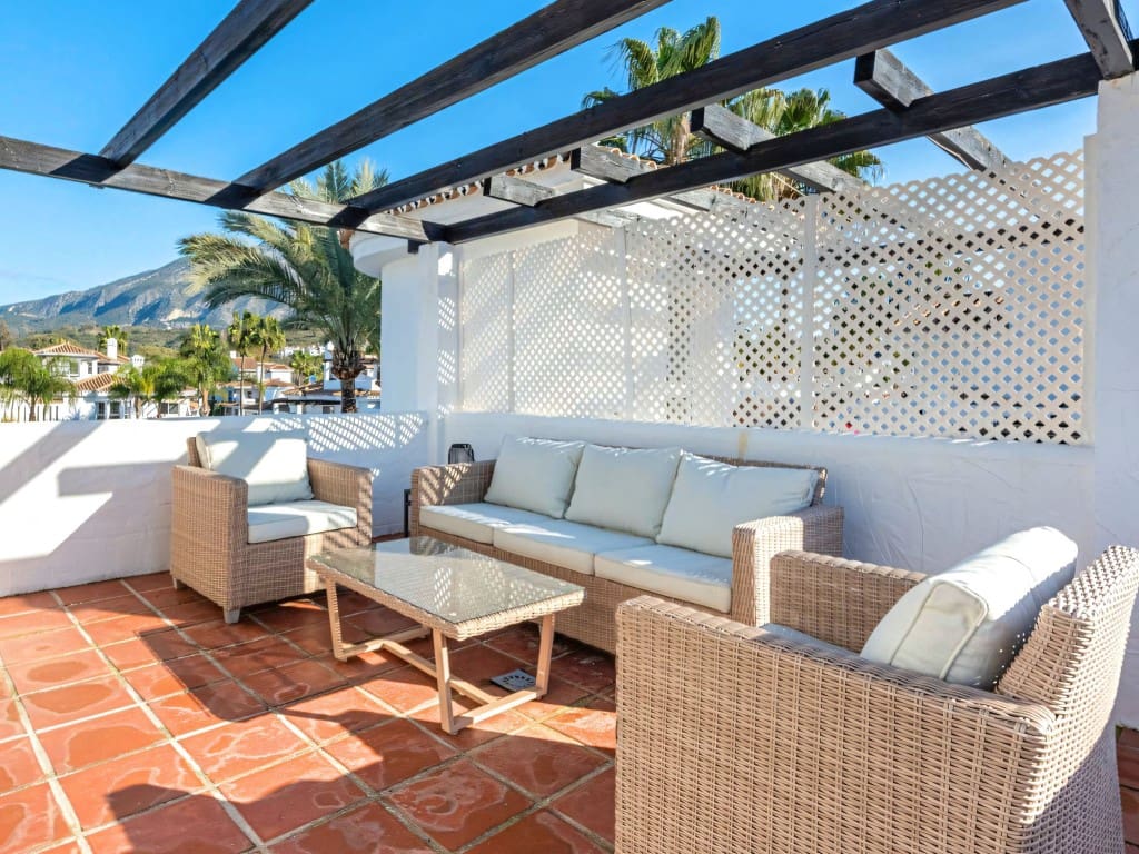 2 bedroom Penthouse for sale in Nueva Andalucia with pool - € 499,000 (Ref: 9676709)