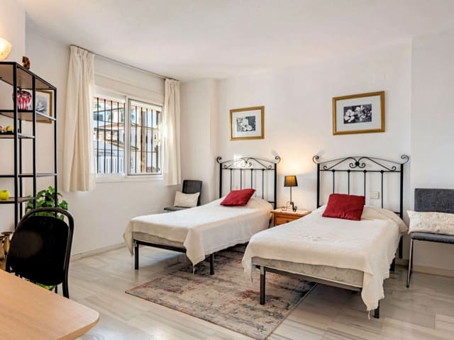 2 bedroom Penthouse for sale in Nueva Andalucia, Marbella with pool - € 499,000 (Ref: 9676709)