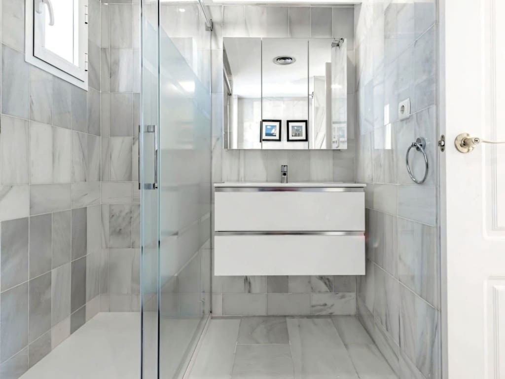 2 bedroom Penthouse for sale in Nueva Andalucia with pool - € 499,000 (Ref: 9676709)