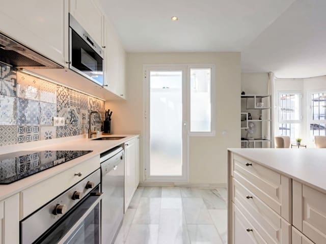 2 bedroom Penthouse for sale in Nueva Andalucia, Marbella with pool - € 499,000 (Ref: 9676709)