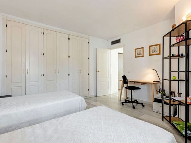 2 bedroom Penthouse for sale in Nueva Andalucia, Marbella with pool - € 499,000 (Ref: 9676709)