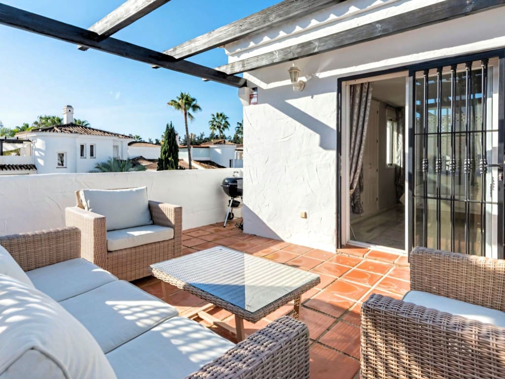 2 bedroom Penthouse for sale in Nueva Andalucia with pool - € 499,000 (Ref: 9676709)