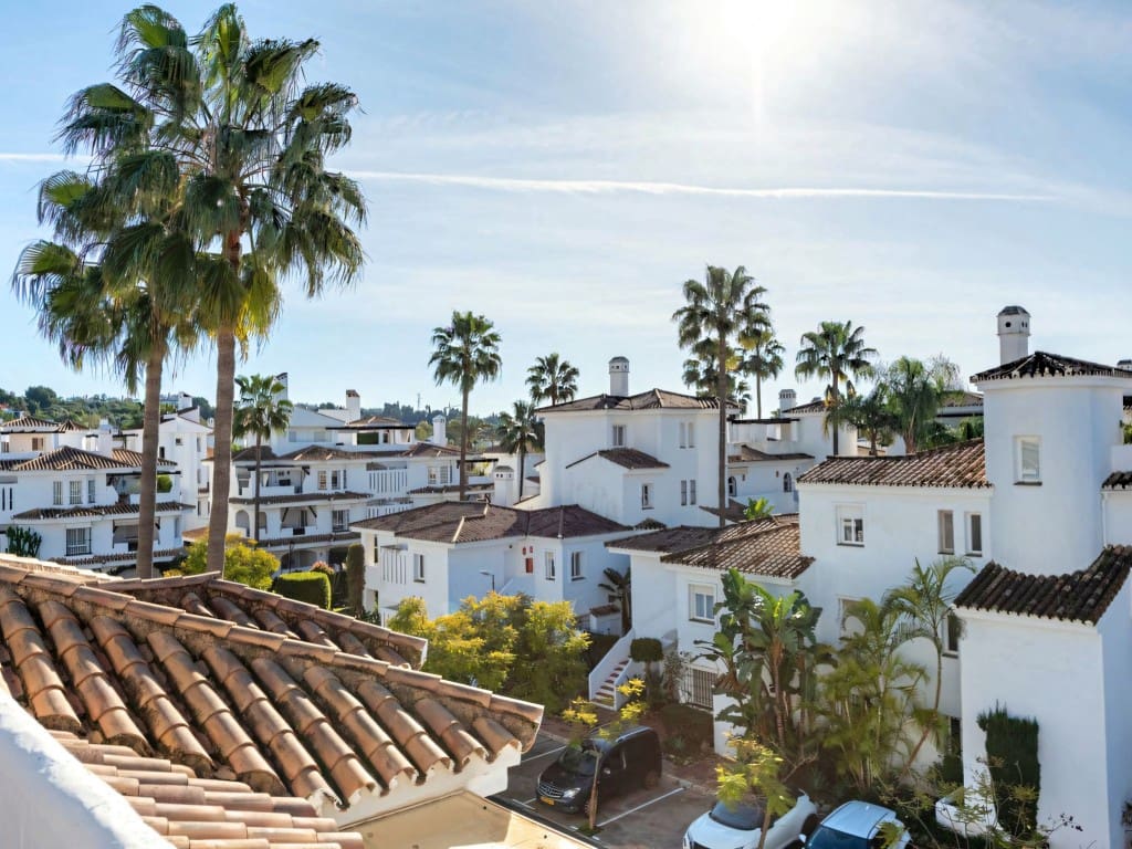 2 bedroom Penthouse for sale in Nueva Andalucia with pool - € 499,000 (Ref: 9676709)