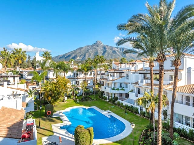 2 bedroom Penthouse for sale in Nueva Andalucia, Marbella with pool - € 499,000 (Ref: 9676709)