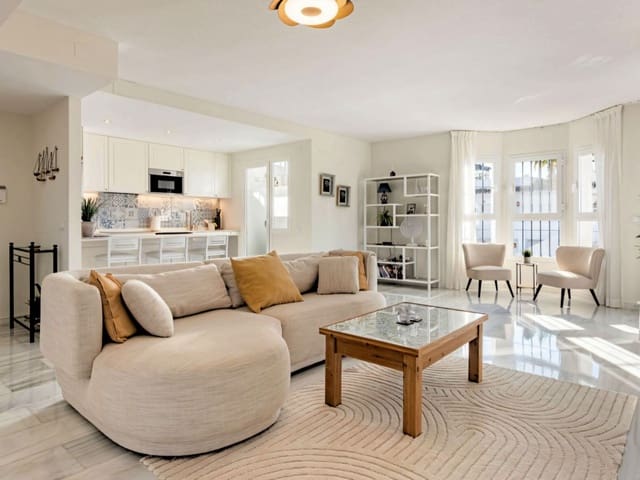 2 bedroom Penthouse for sale in Nueva Andalucia, Marbella with pool - € 499,000 (Ref: 9676709)