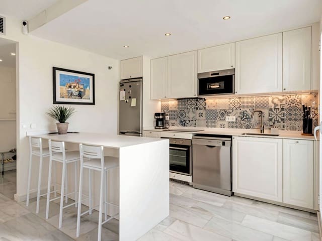 2 bedroom Penthouse for sale in Nueva Andalucia, Marbella with pool - € 499,000 (Ref: 9676709)