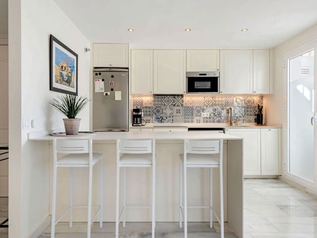 2 bedroom Penthouse for sale in Nueva Andalucia, Marbella with pool - € 499,000 (Ref: 9676709)