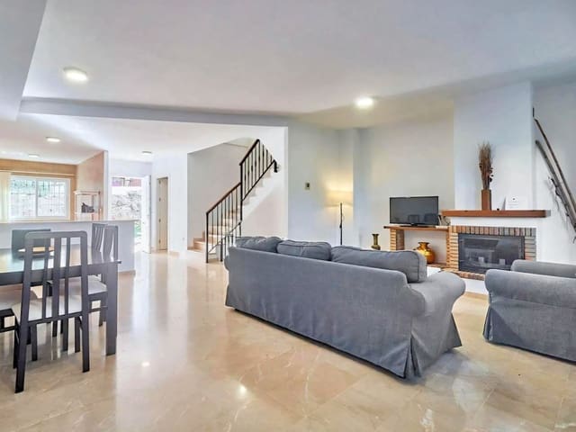 3 chambre Maison de Ville à vendre à Alhaurín de la Torre avec piscine garage - 47 990 € (Ref: 9679403)