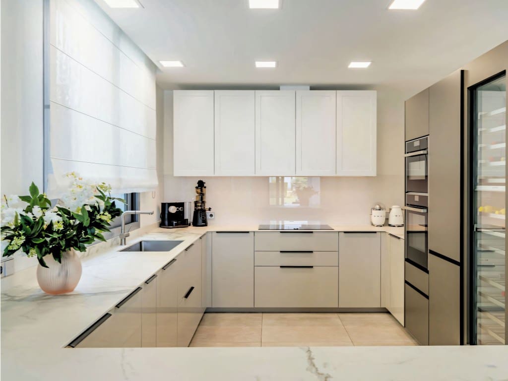 4 bedroom Villa for sale in Marbella with pool garage - € 3,800,000 (Ref: 9682278)