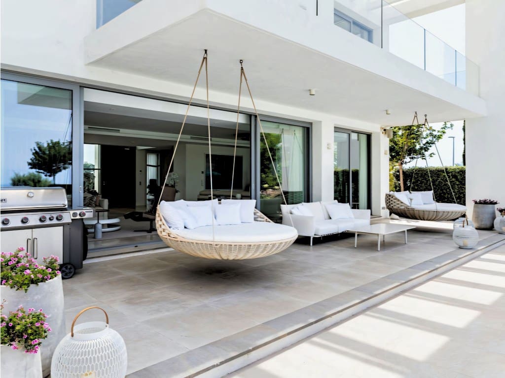 4 bedroom Villa for sale in Marbella with pool garage - € 3,800,000 (Ref: 9682278)