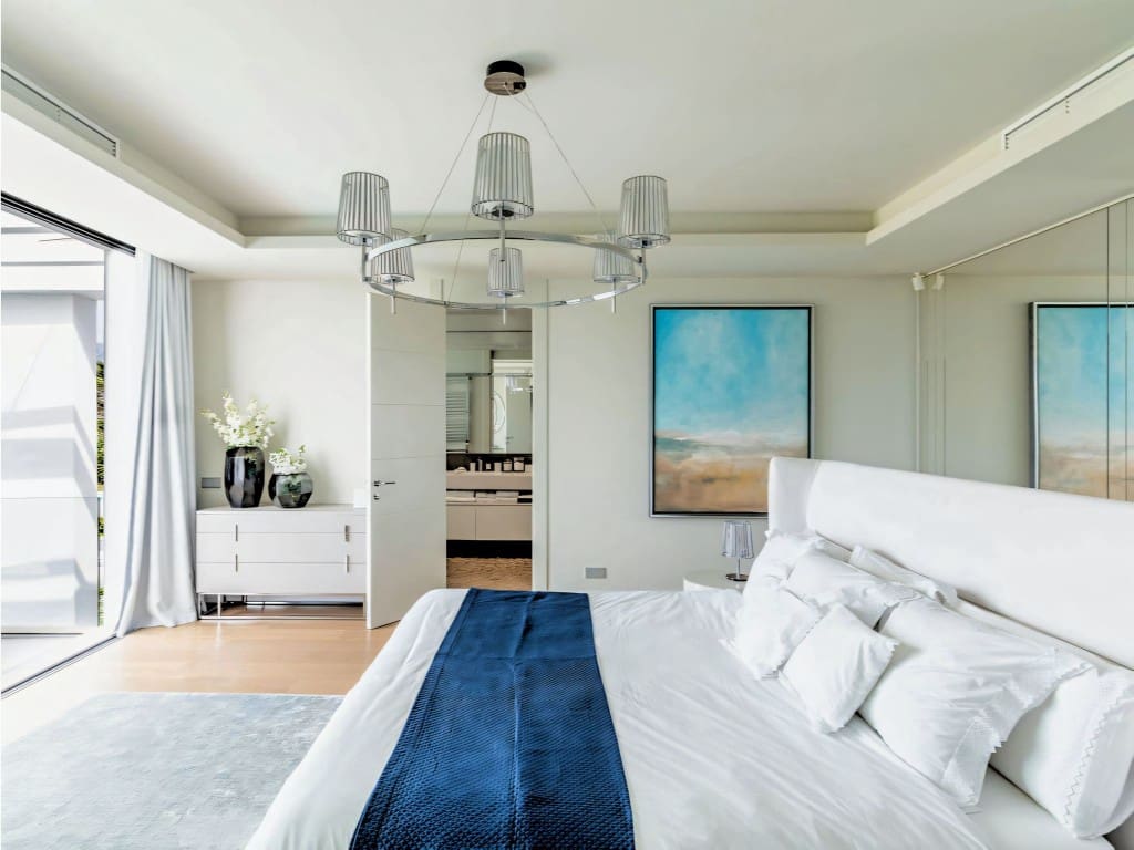 4 bedroom Villa for sale in Marbella with pool garage - € 3,800,000 (Ref: 9682278)