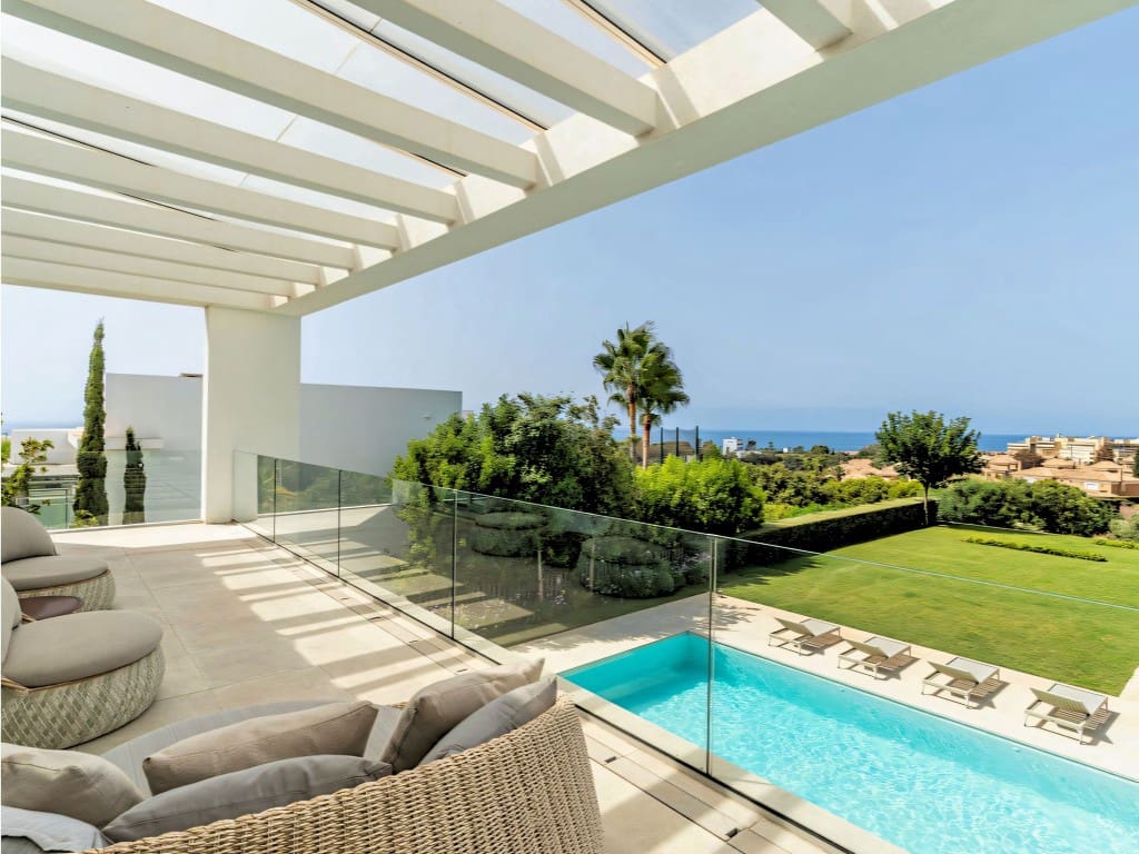 4 bedroom Villa for sale in Marbella with pool garage - € 3,800,000 (Ref: 9682278)