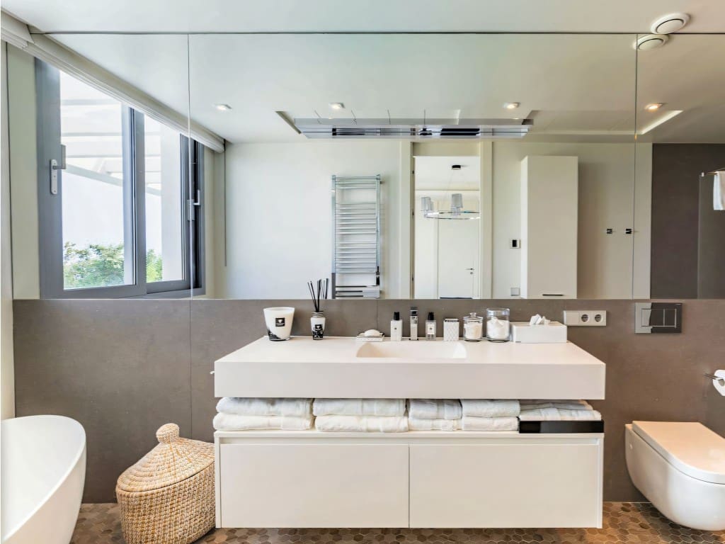 4 bedroom Villa for sale in Marbella with pool garage - € 3,800,000 (Ref: 9682278)