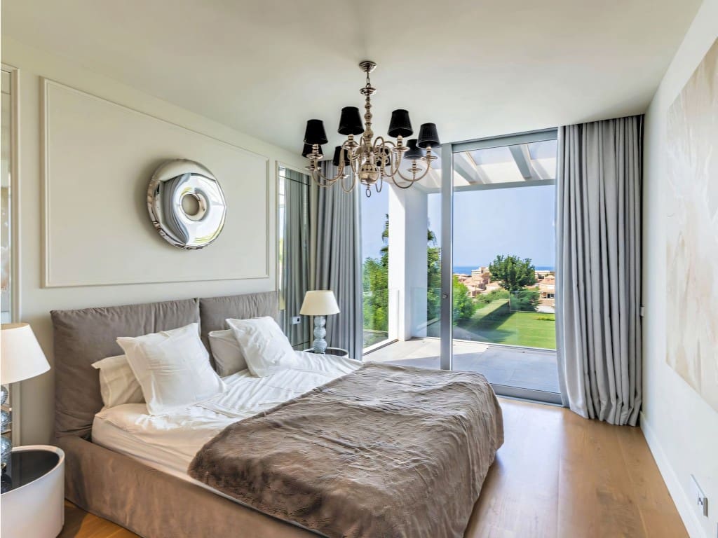 4 bedroom Villa for sale in Marbella with pool garage - € 3,800,000 (Ref: 9682278)