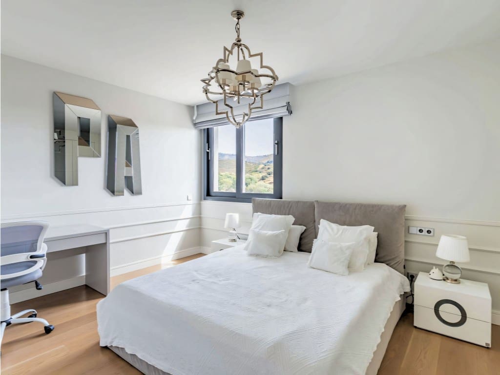 4 bedroom Villa for sale in Marbella with pool garage - € 3,800,000 (Ref: 9682278)