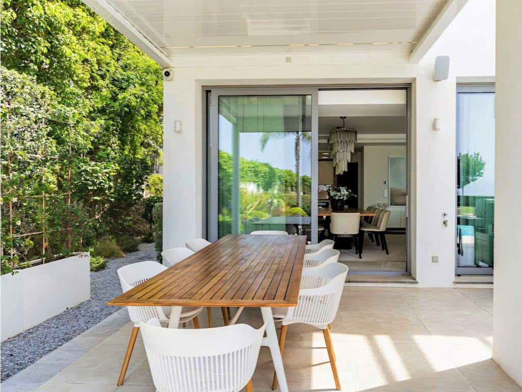 4 bedroom Villa for sale in Marbella with pool garage - € 3,800,000 (Ref: 9682278)