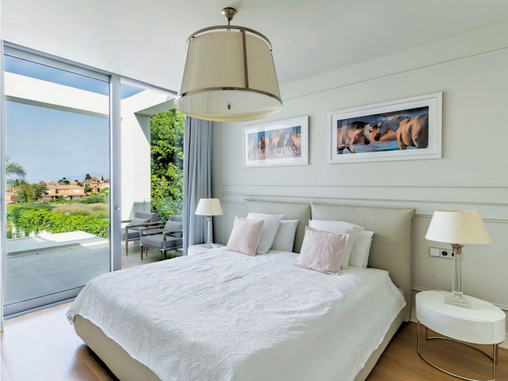 4 bedroom Villa for sale in Marbella with pool garage - € 3,800,000 (Ref: 9682278)